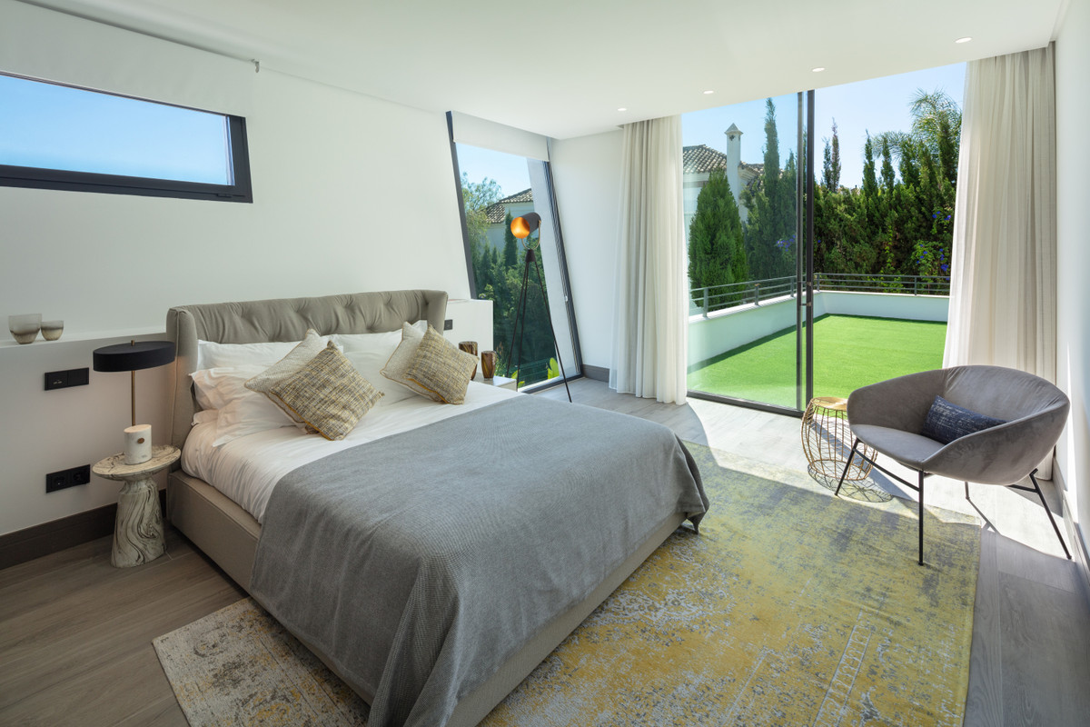 5 Bedroom Villa in Marbella - Photo 21