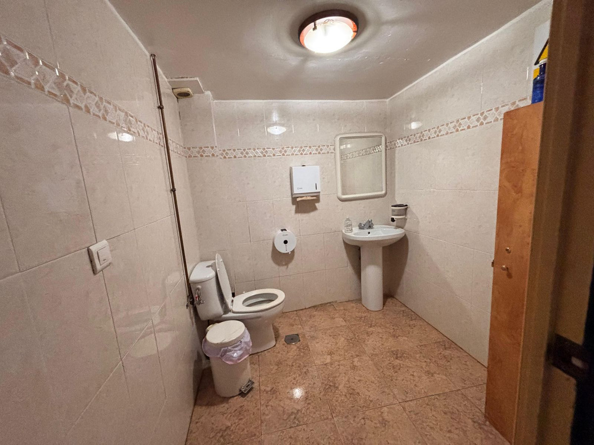 3 Bedroom Apartment in Málaga - Photo 15