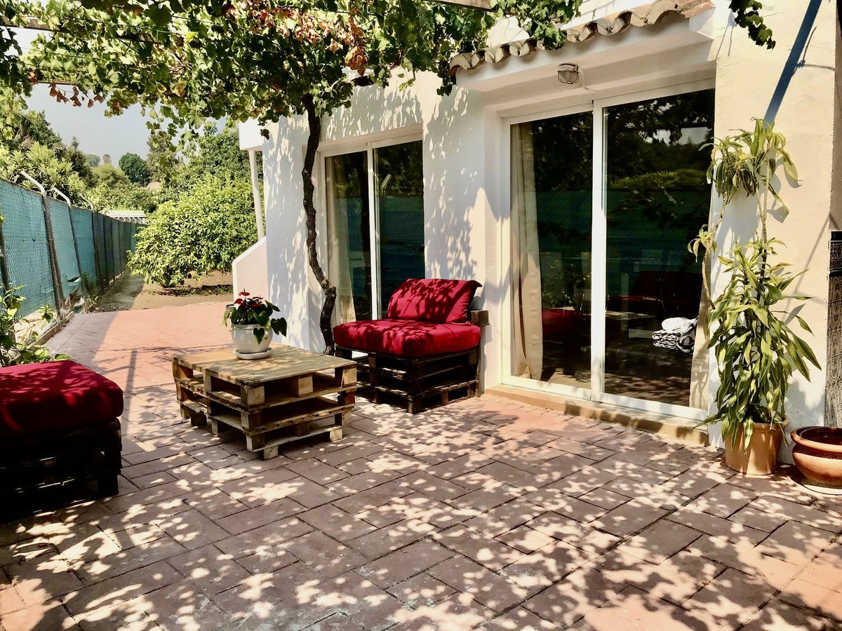 2 Bedroom Country house in Estepona - Photo 4