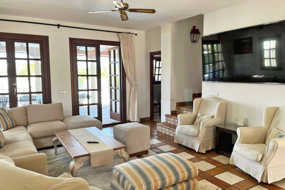 6 Bedroom Villa in San Pedro de Alcántara - Photo 8