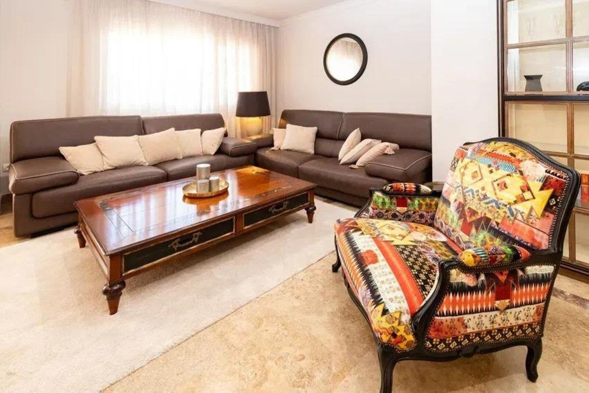 3 Bedroom Apartment in Marbella - Photo 3