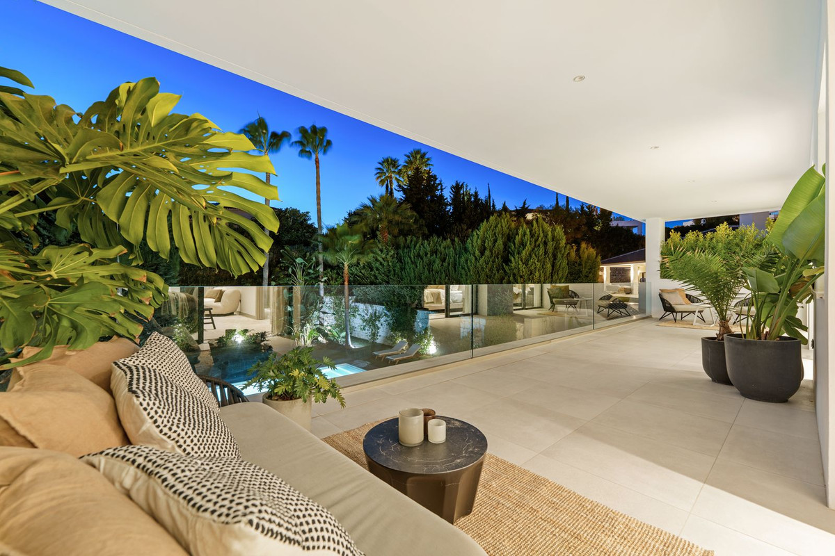 5 Bedroom Villa in Marbella - Photo 43