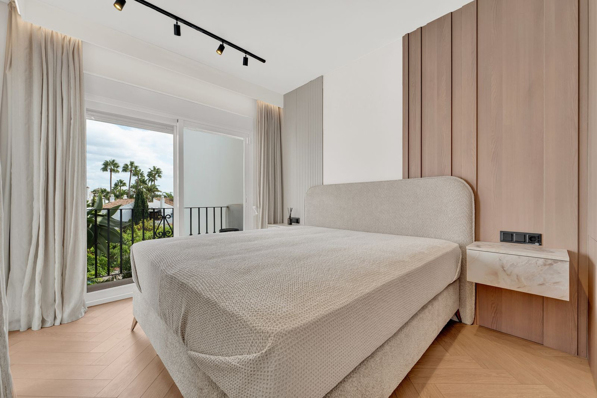 2 Bedroom Apartment in Estepona - Photo 12