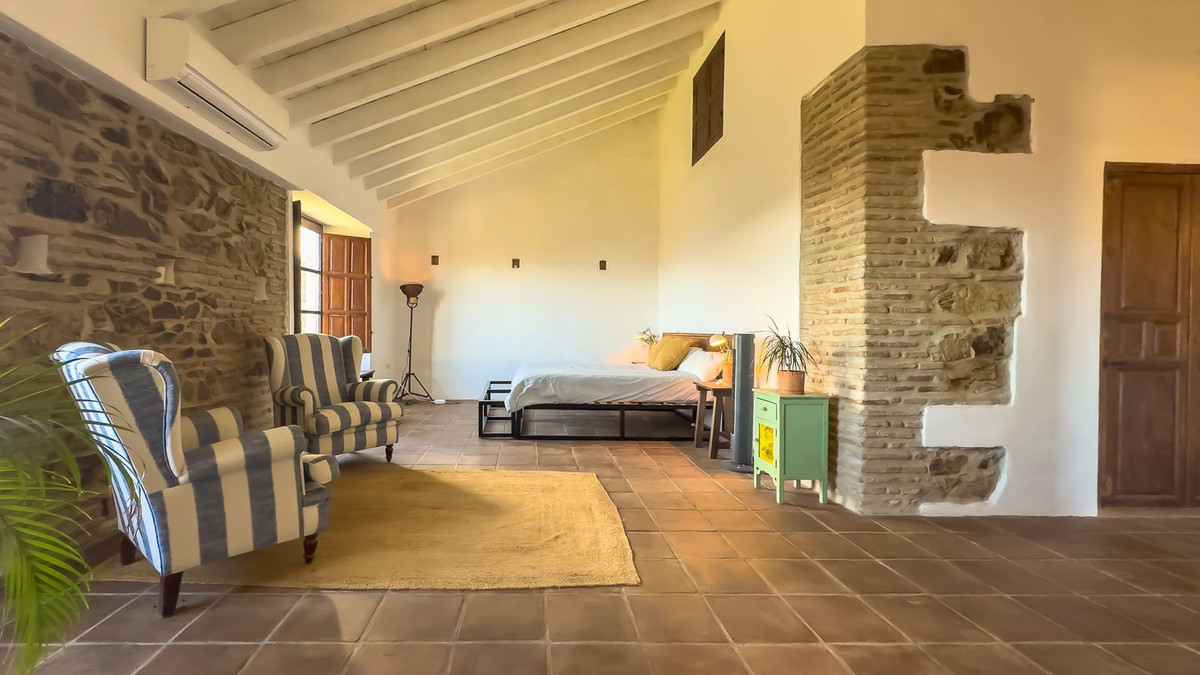 8 Bedroom Country house in Málaga - Photo 40