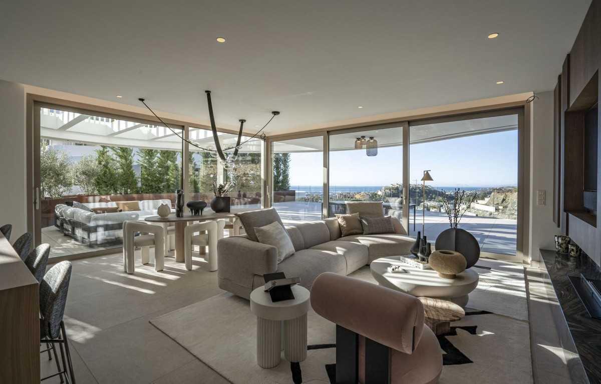 4 Bedroom Penthouse in Benahavís - Photo 16