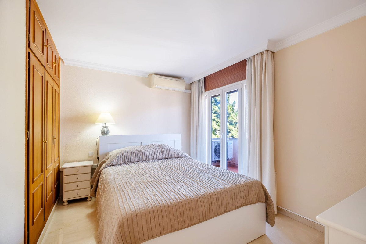 2 Bedroom Apartment in Marbella - Photo 21