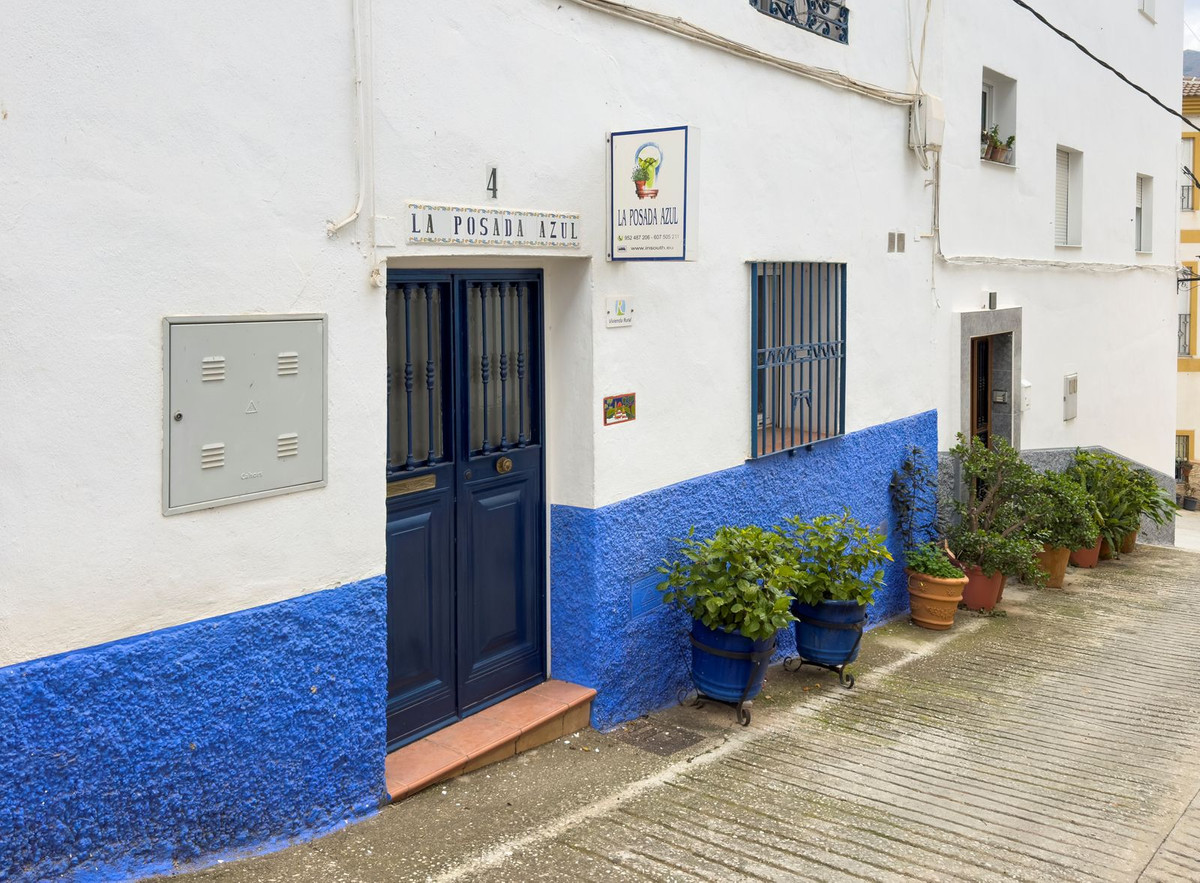 6 Bedroom Townhouse in Tolox - Photo 2