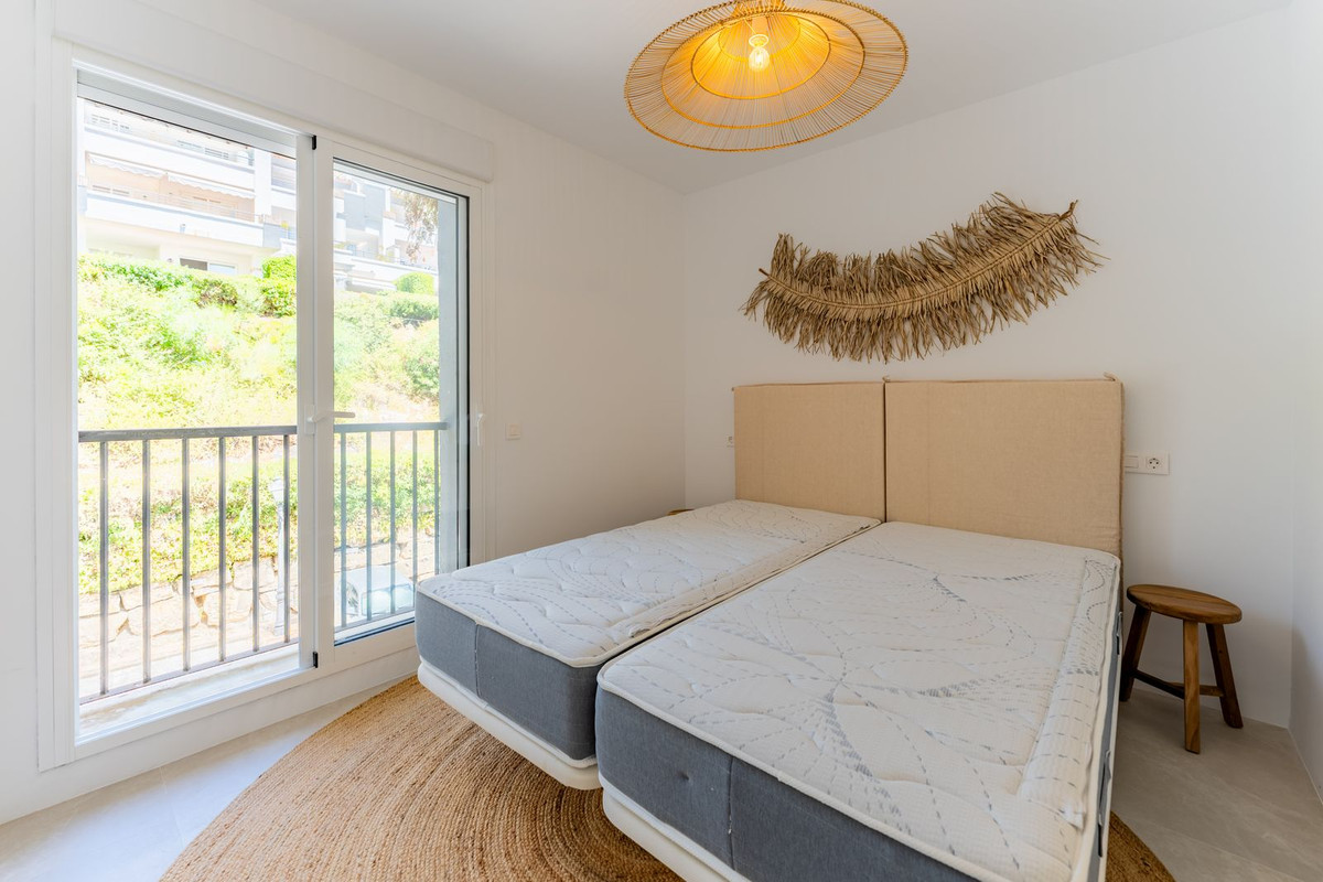 2 Bedroom Penthouse in Benahavís - Photo 15