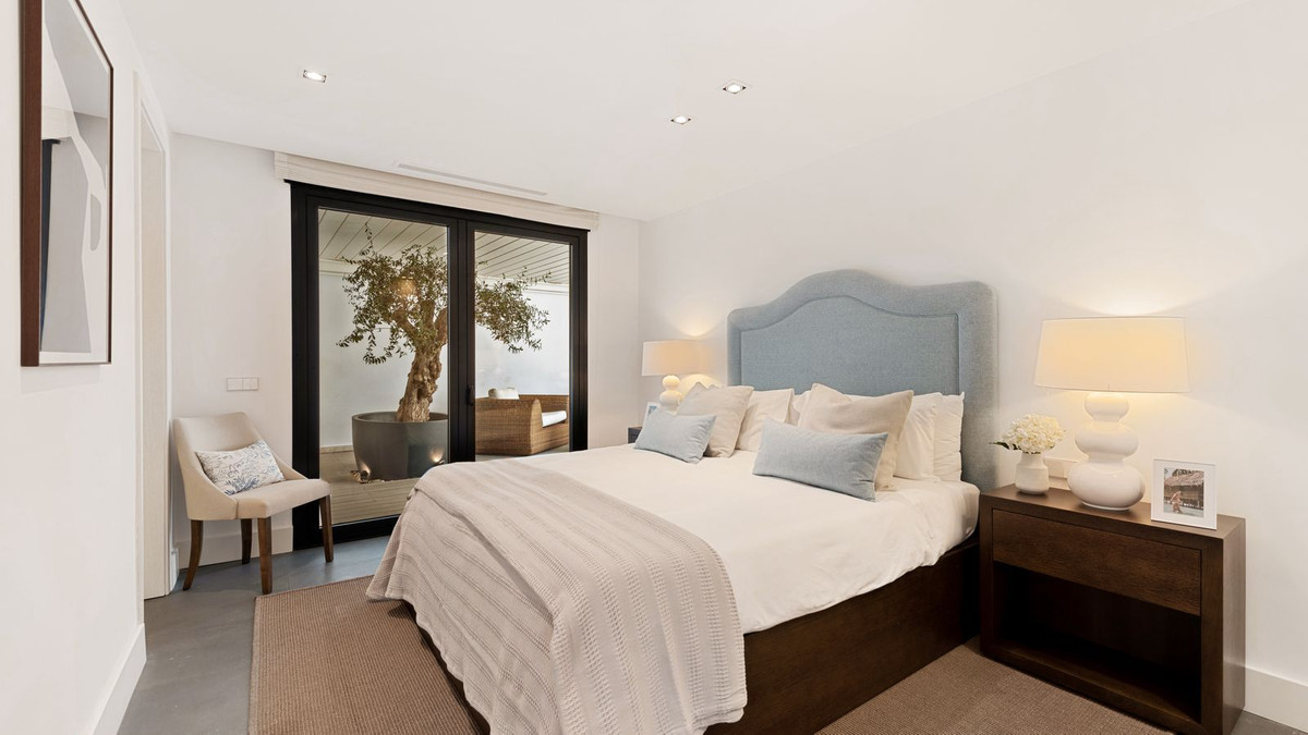 7 Bedroom Villa in Marbella - Photo 18