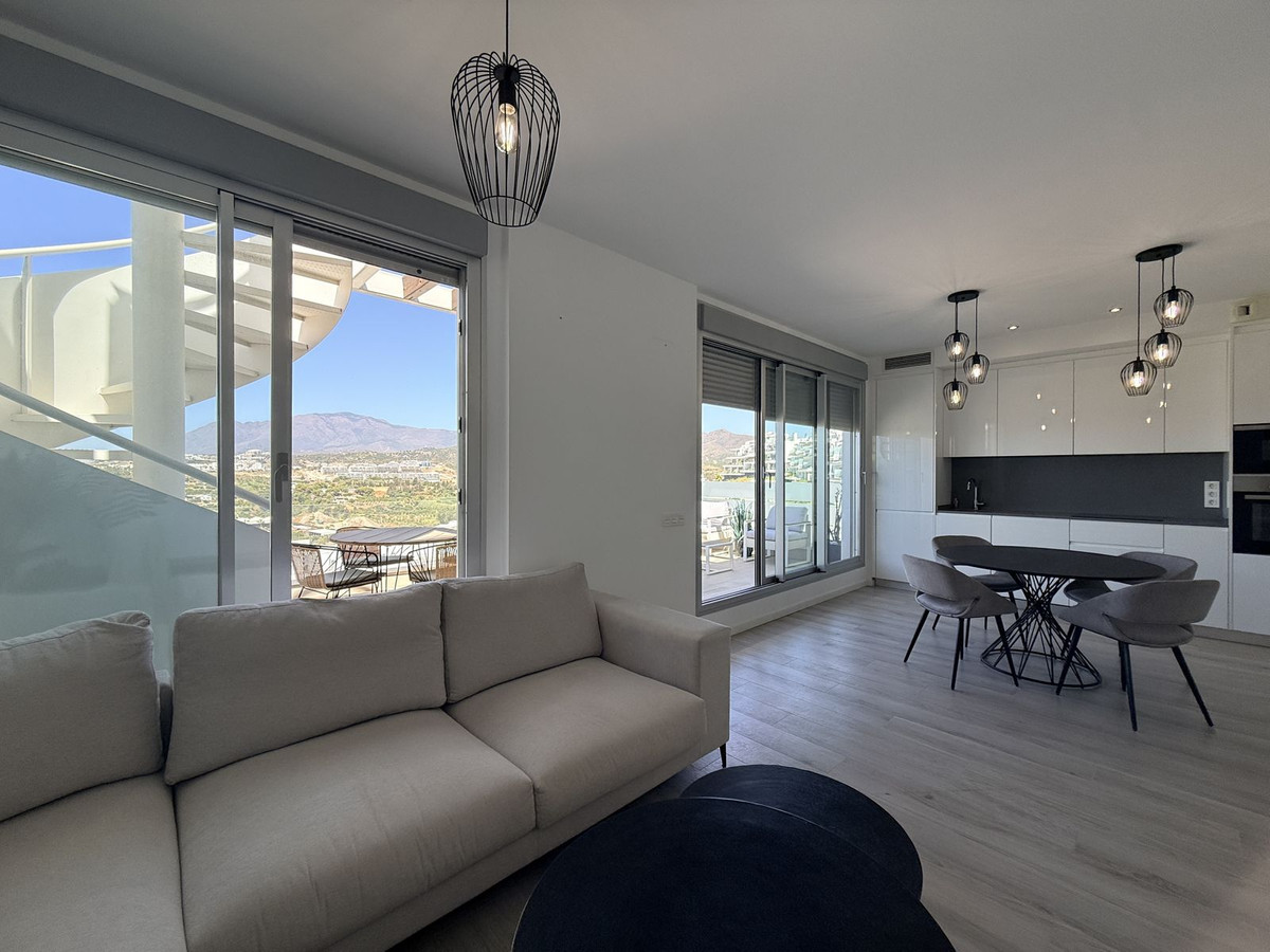 2 Bedroom Penthouse in Estepona - Photo 6