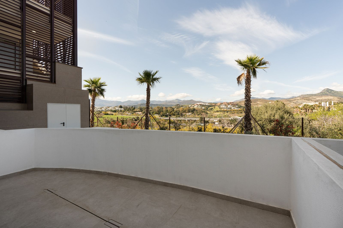 3 Bedroom Apartment in Estepona - Photo 13