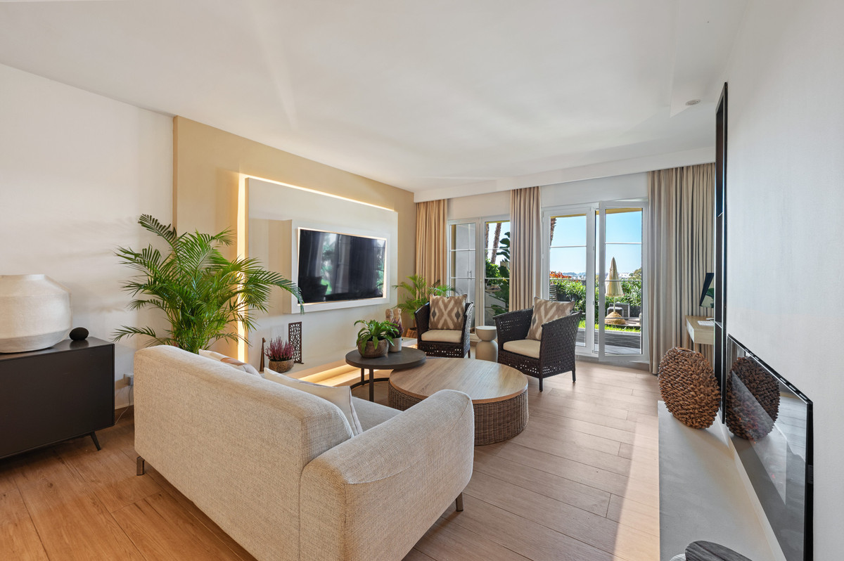 3 Bedroom Apartment in Marbella - Photo 24