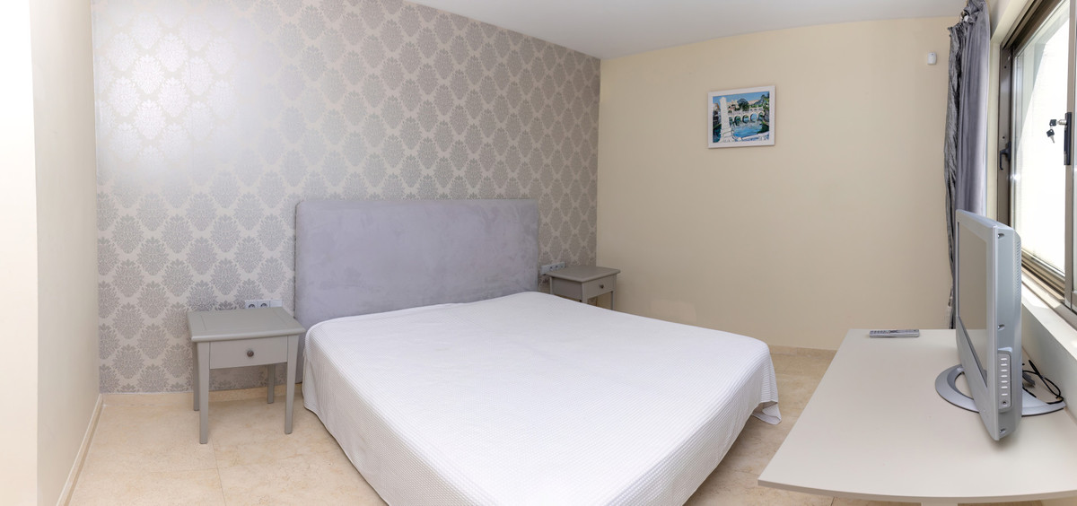 3 Bedroom Penthouse in Benahavís - Photo 21