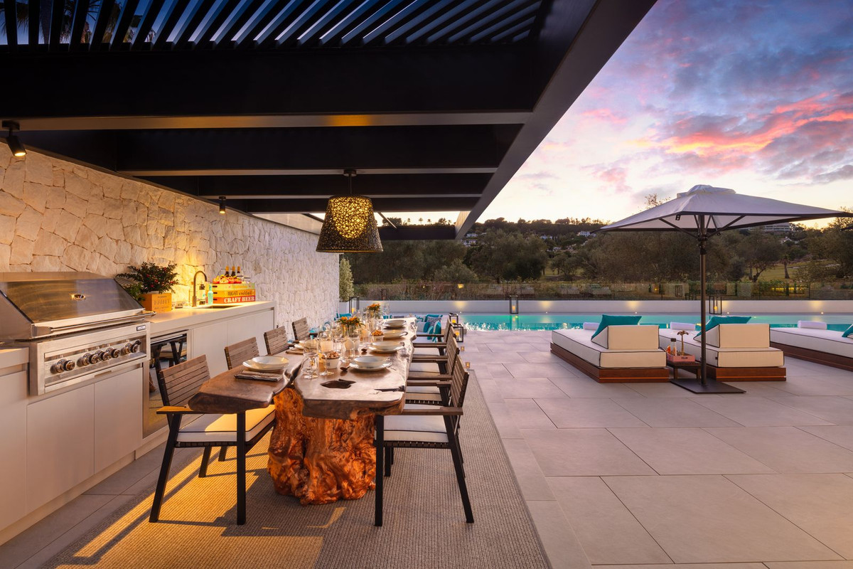 5 Bedroom Villa in Marbella - Photo 4