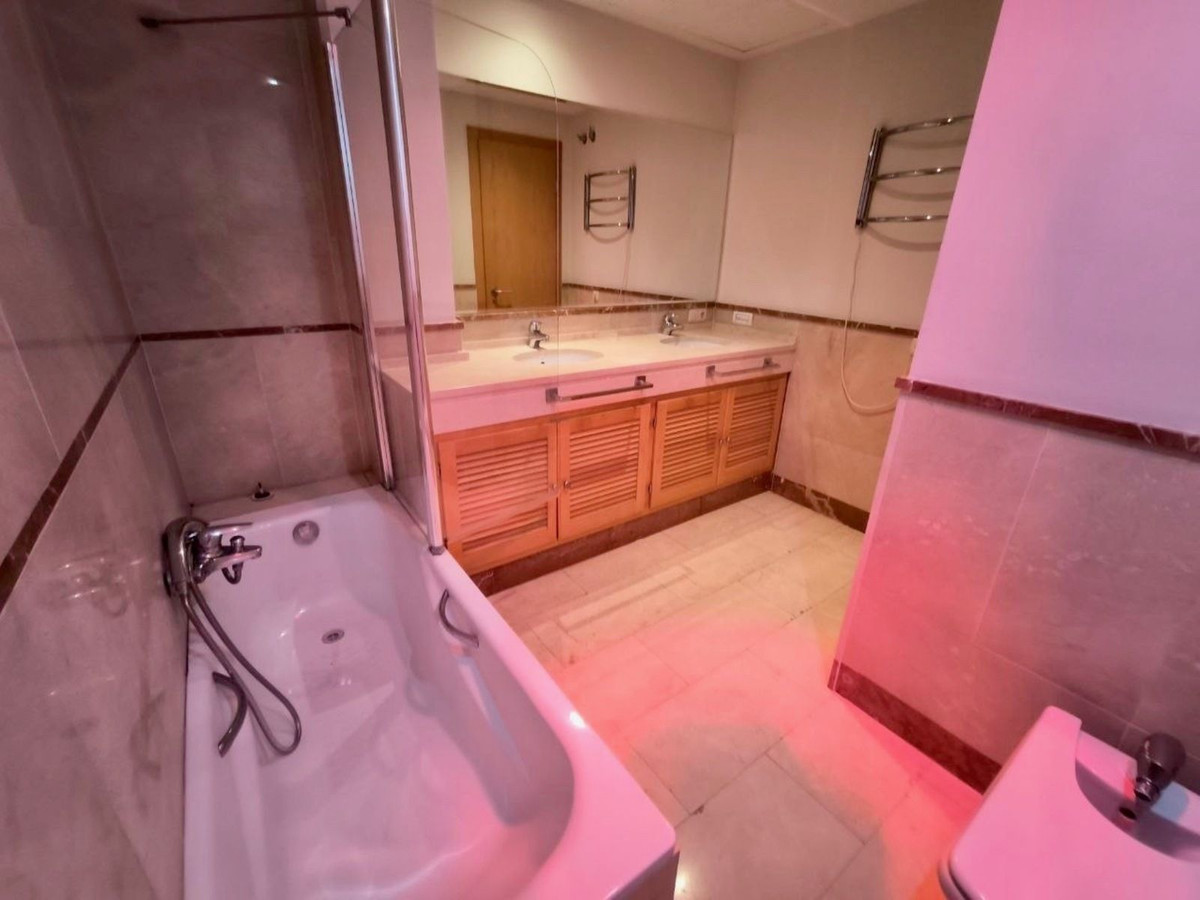Piso de 3 dormitorios con piscina en Málaga – Foto 15