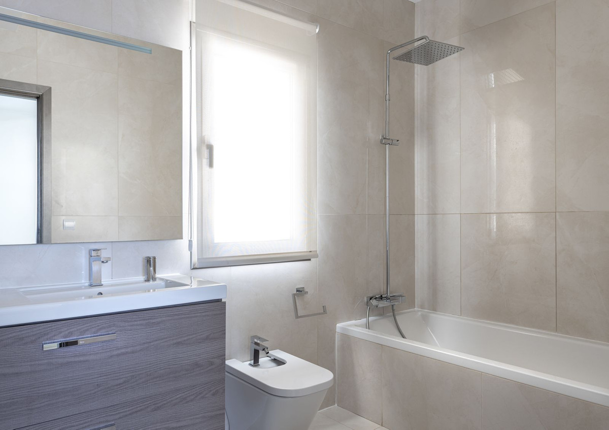 5 Bedroom Villa in San Roque - Photo 26