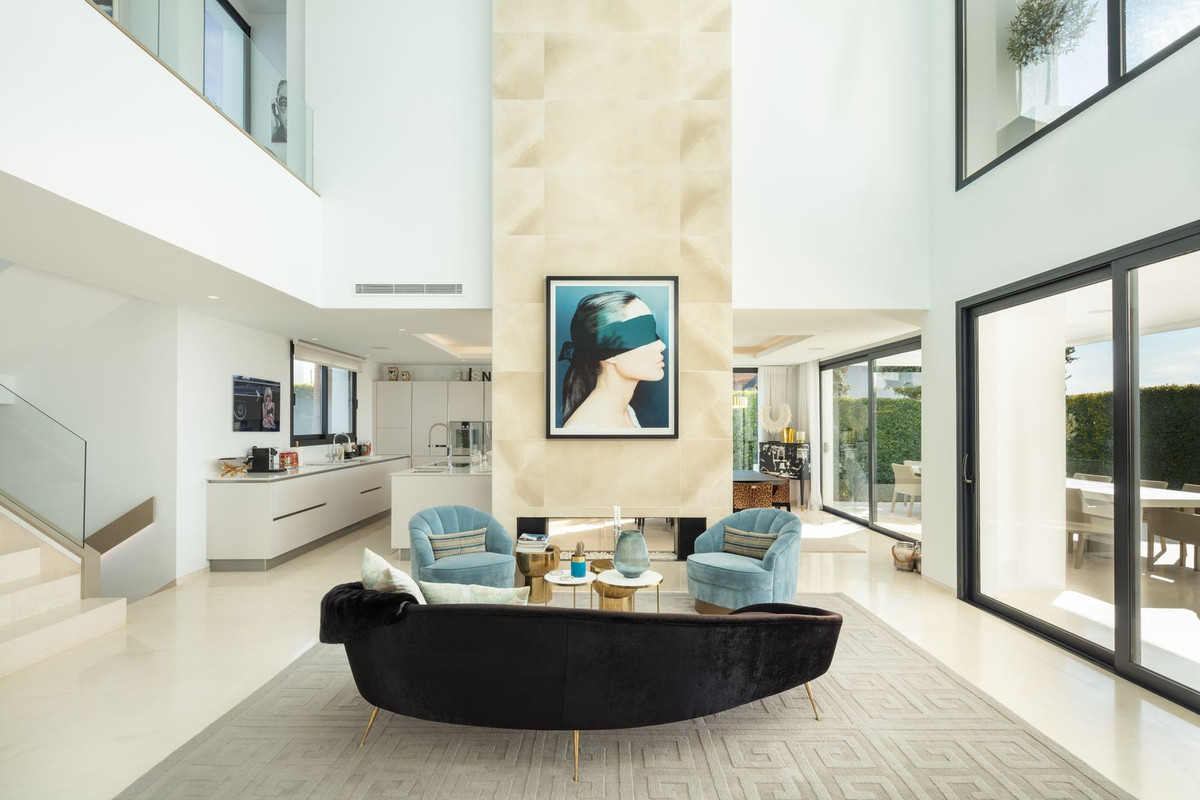 7 Bedroom Villa in Marbella - Photo 8
