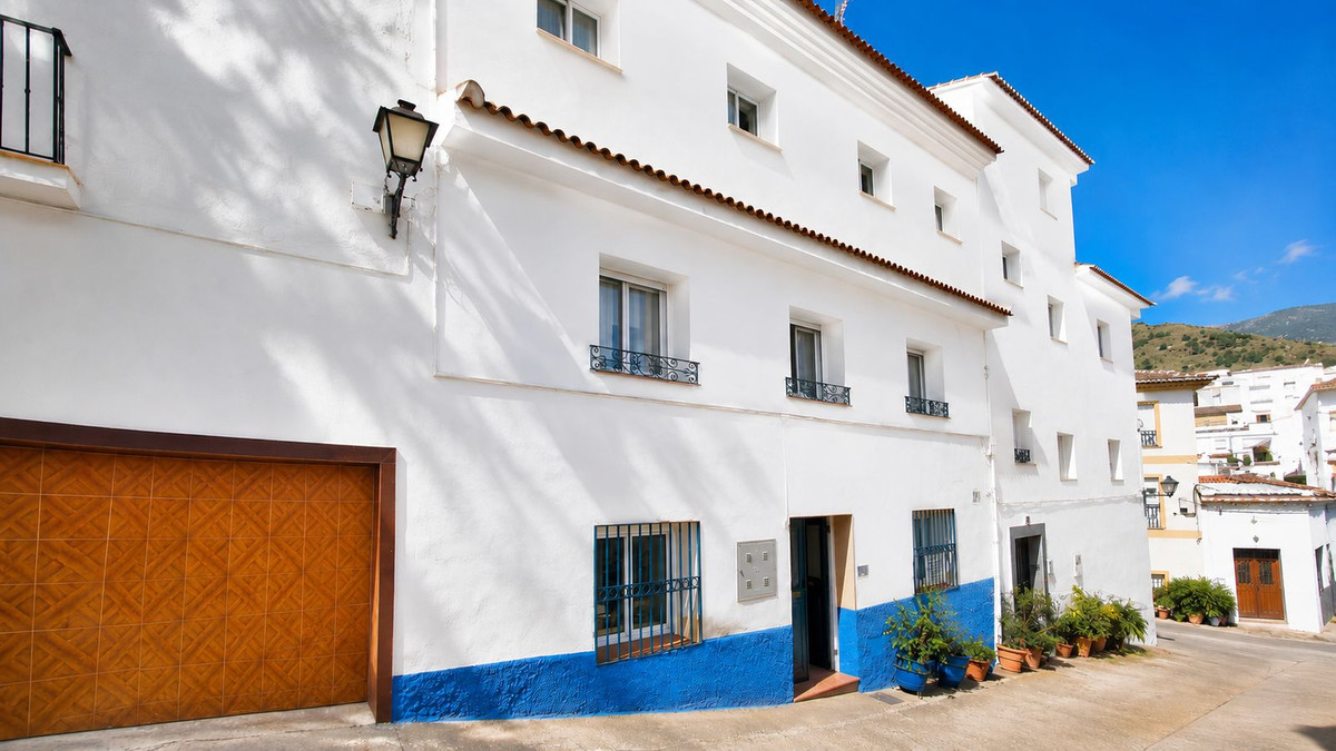 6 Bedroom Townhouse in Tolox
