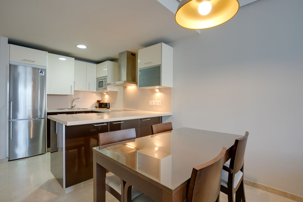2 Bedroom Apartment in Estepona - Photo 3