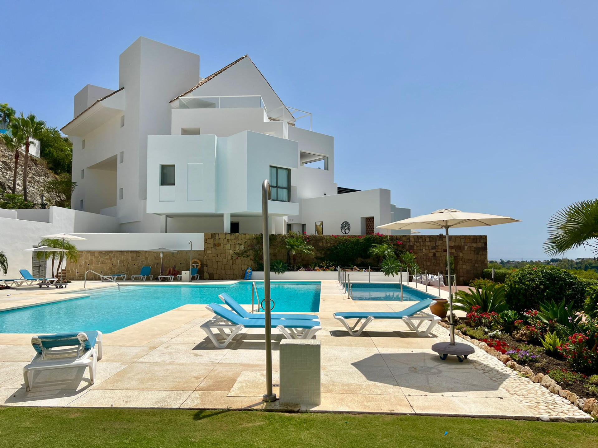 2 Bedroom Apartment in Benahavís - Photo 33