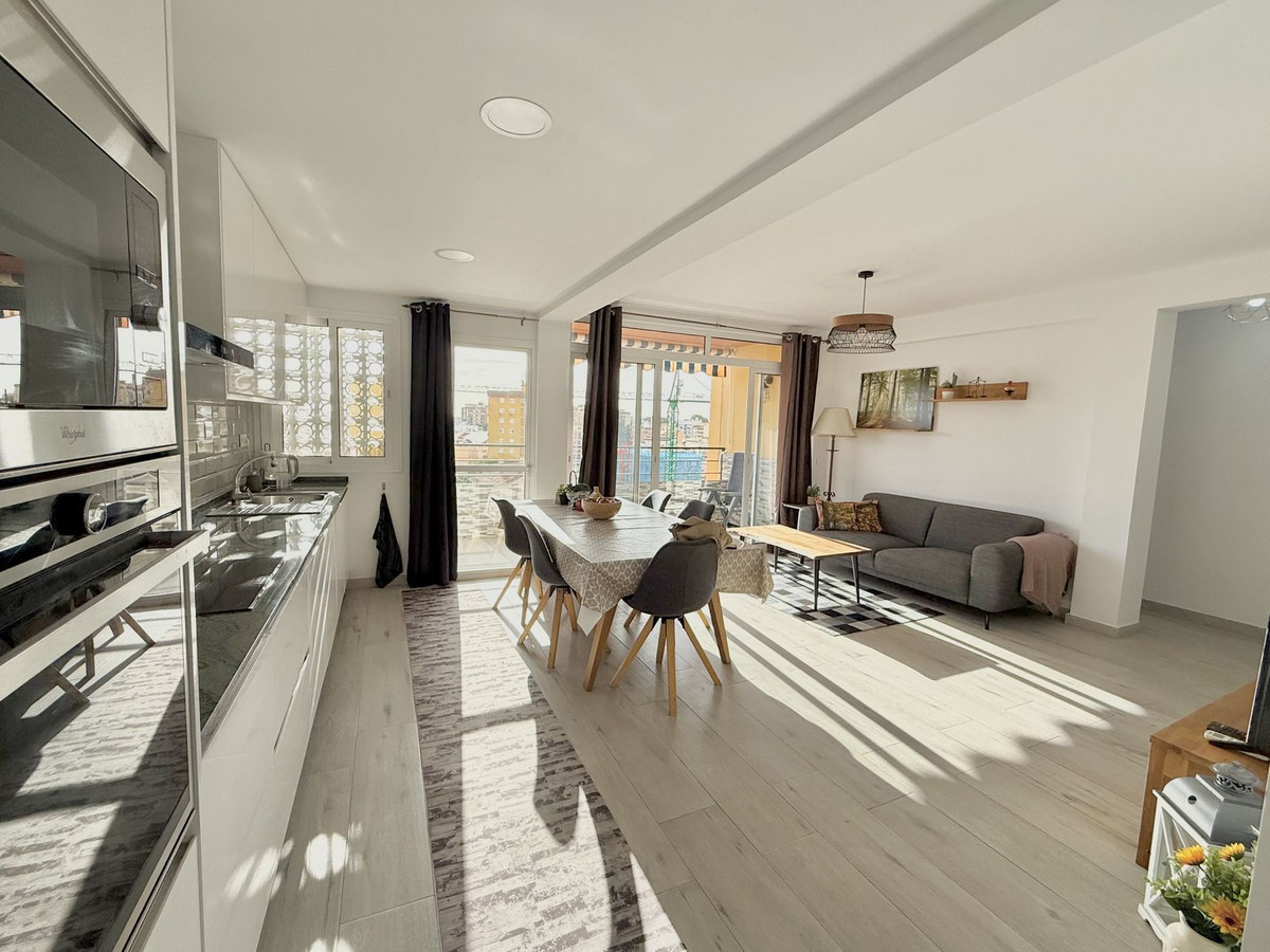 3 Bedroom Penthouse in Fuengirola - Photo 8