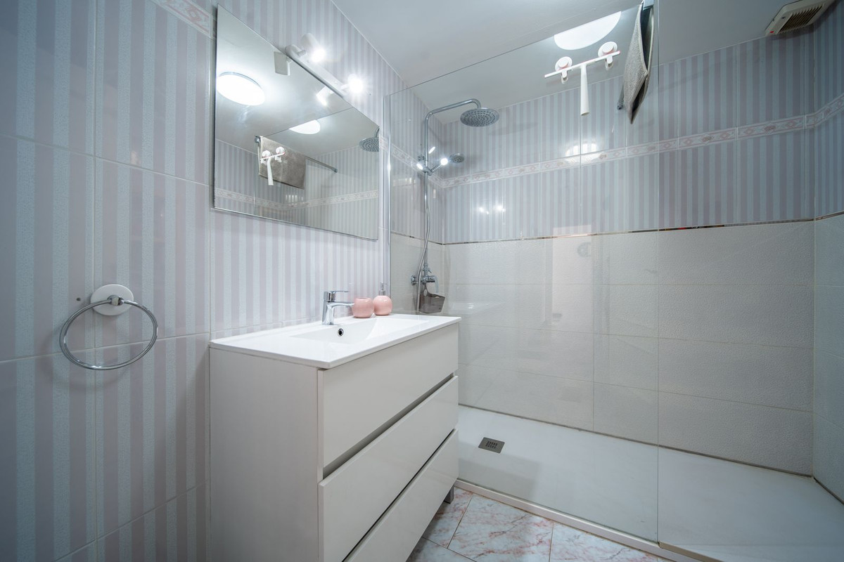 9 Bedroom Villa in Mijas - Photo 20