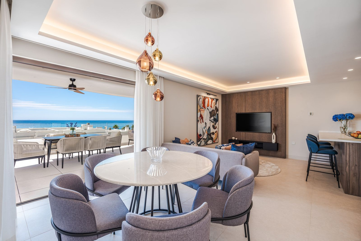 3 Bedroom Apartment in Estepona - Photo 10