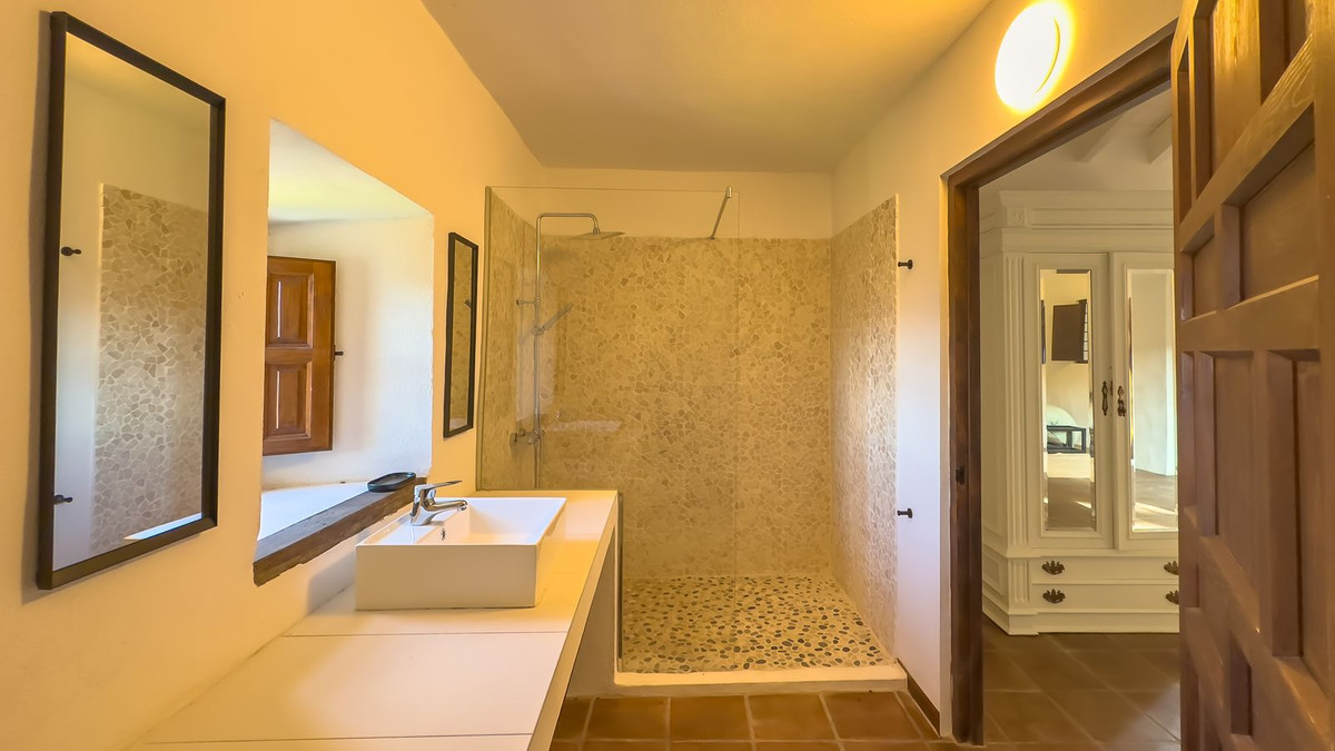 8 Bedroom Country house in Málaga - Photo 28