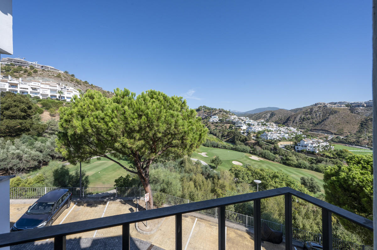 3 Bedroom Penthouse in Benahavís - Photo 22