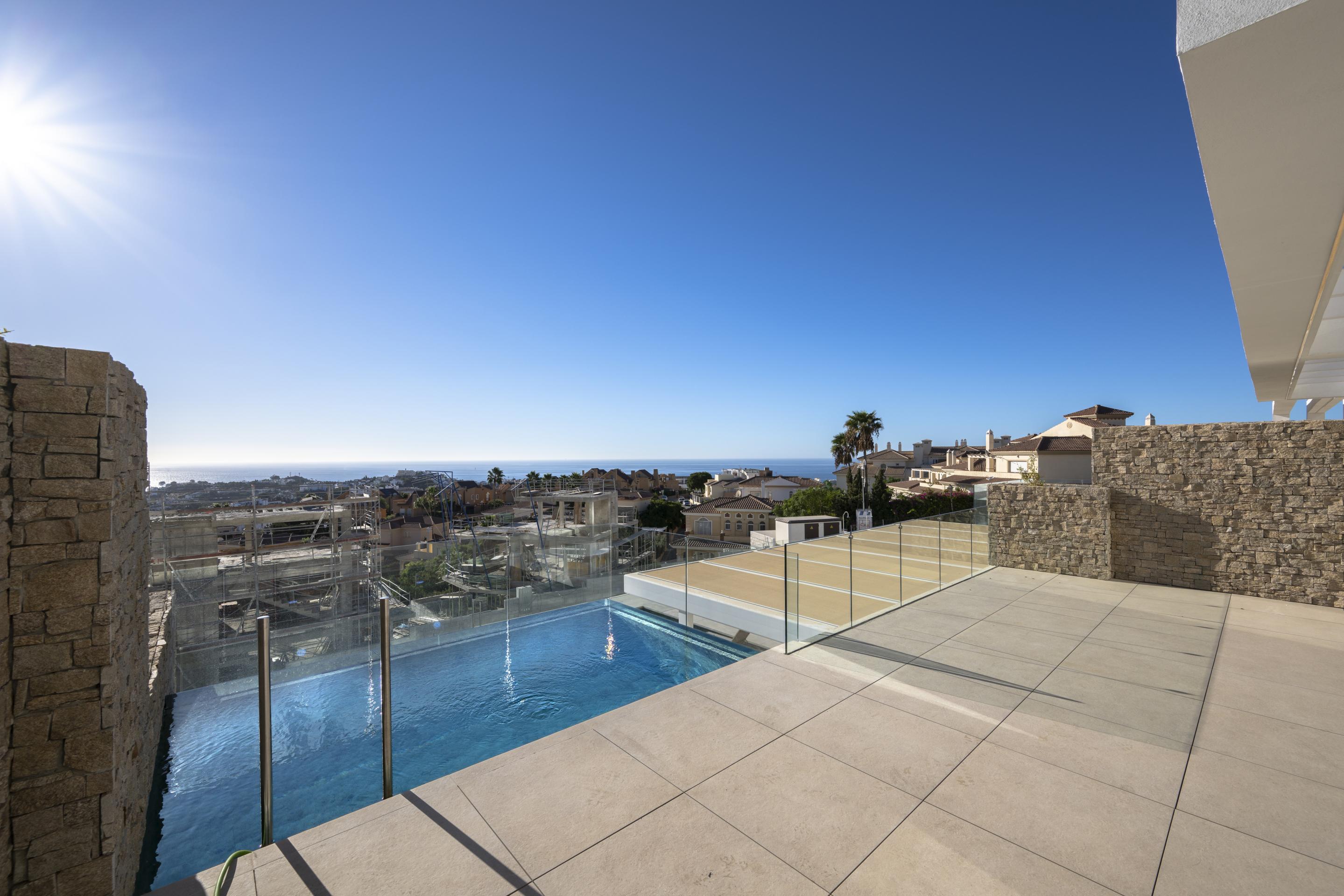 2 Bedroom Apartment in Mijas - Photo 2