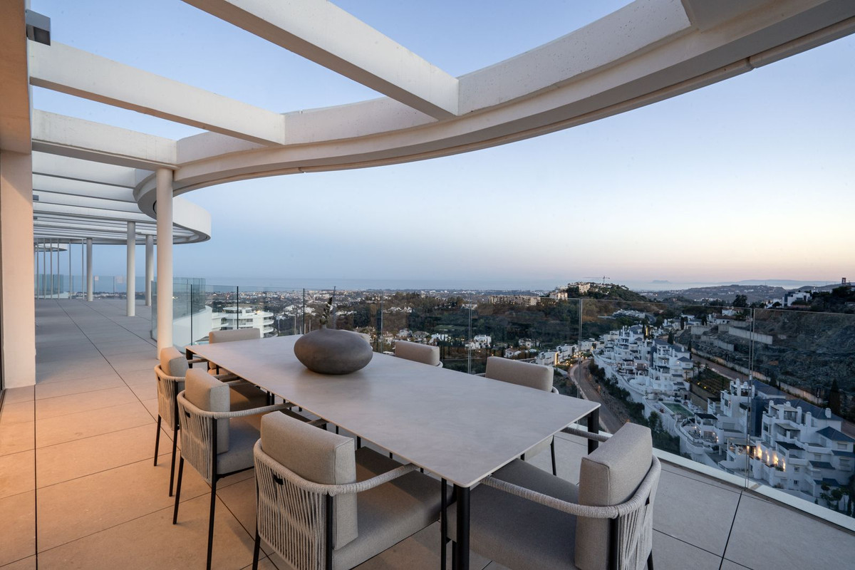 4 Bedroom Penthouse in Benahavís
