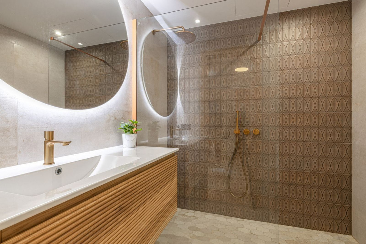 5 Bedroom Villa in Estepona - Photo 16