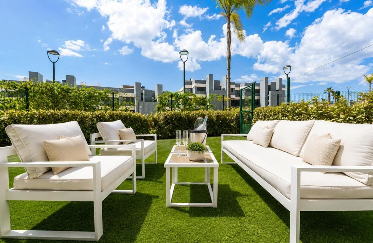 3 Bedroom Apartment in Estepona - Photo 14