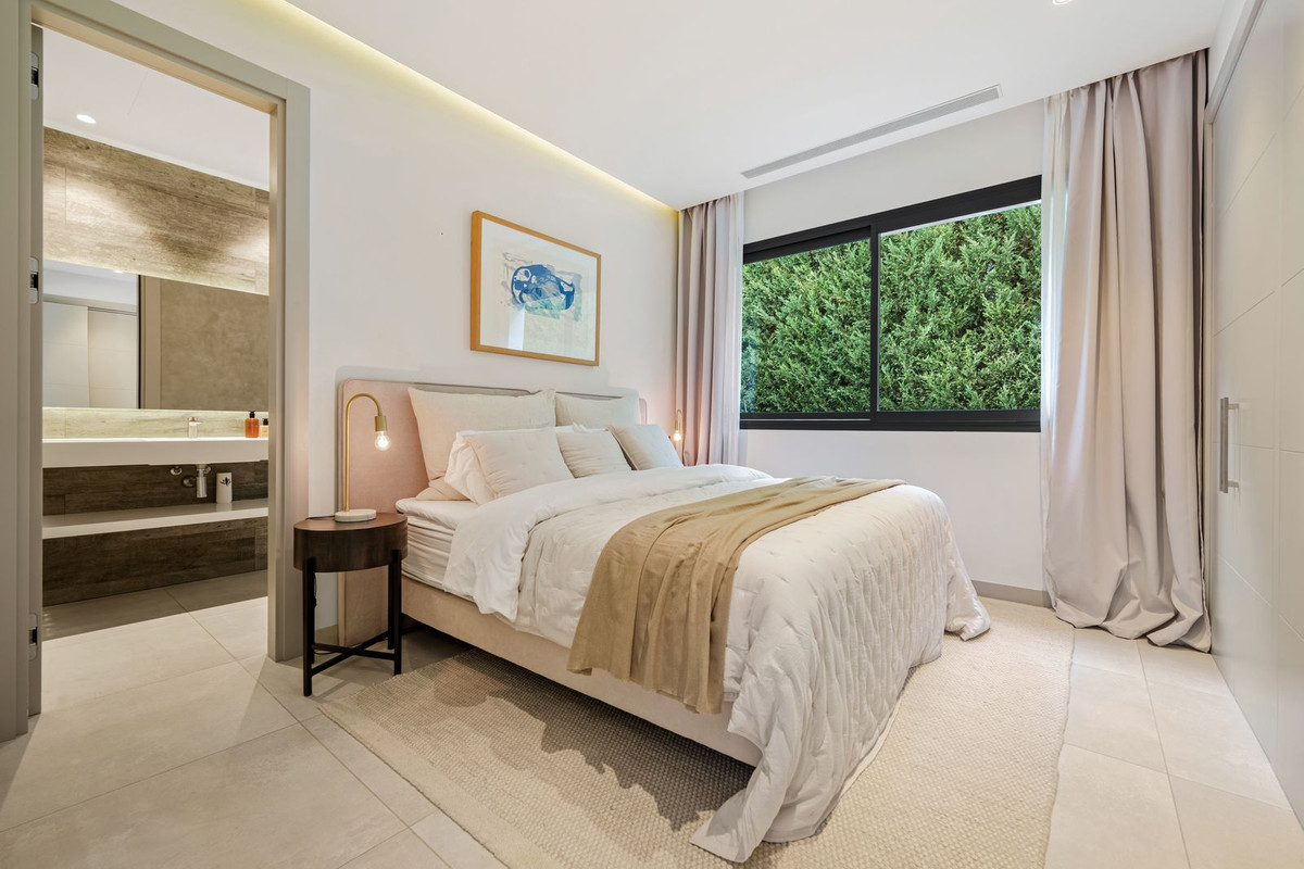 5 Bedroom Villa in Marbella - Photo 51