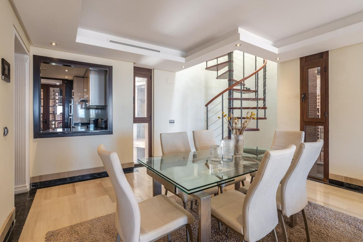 2 Bedroom Penthouse in Estepona - Photo 7