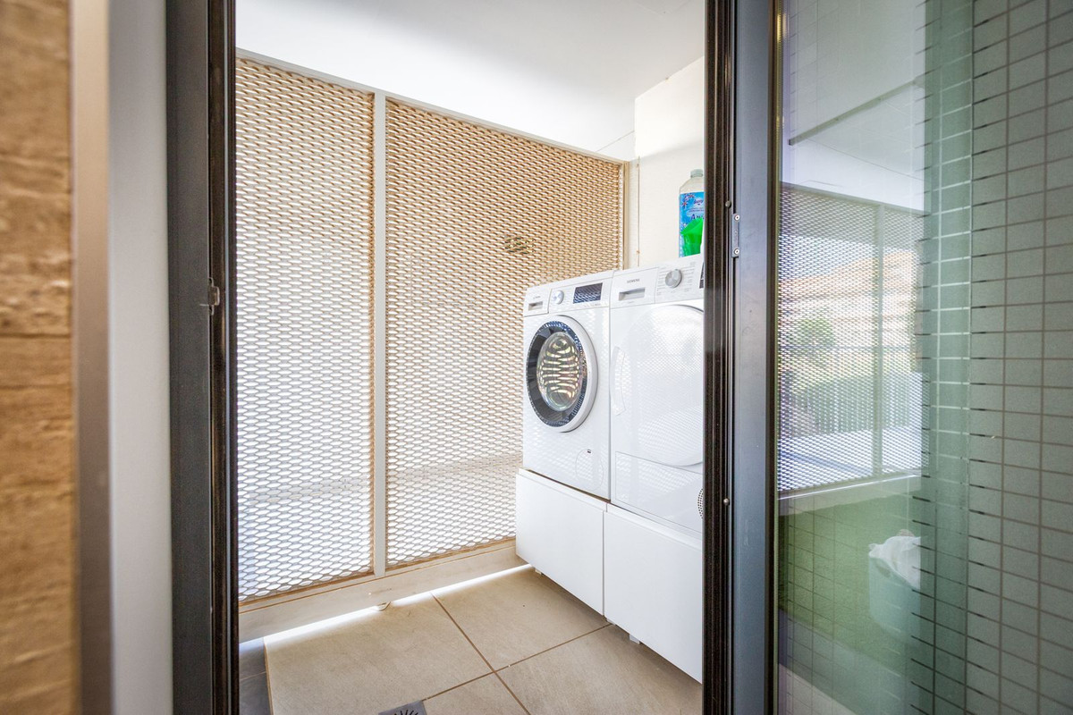 3 Bedroom Apartment in Fuengirola - Photo 37