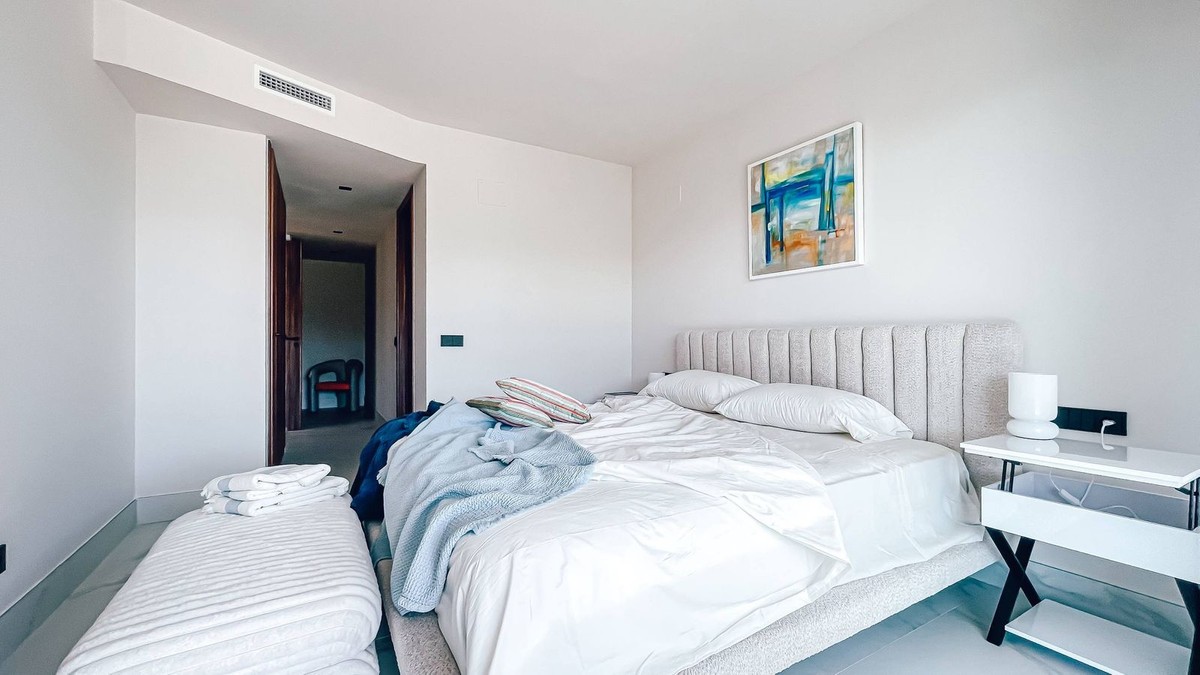 3 Bedroom Apartment in San Pedro de Alcántara - Photo 13