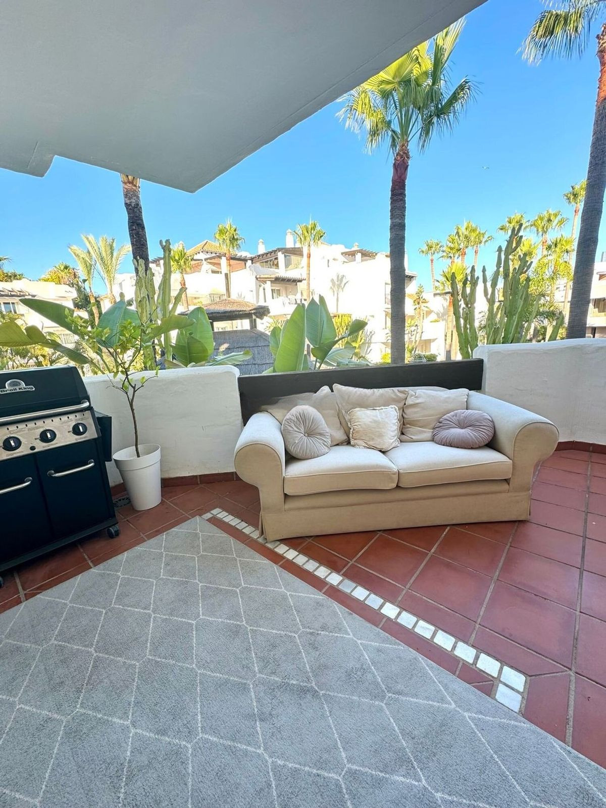 2 Bedroom Apartment in Marbella - Photo 15