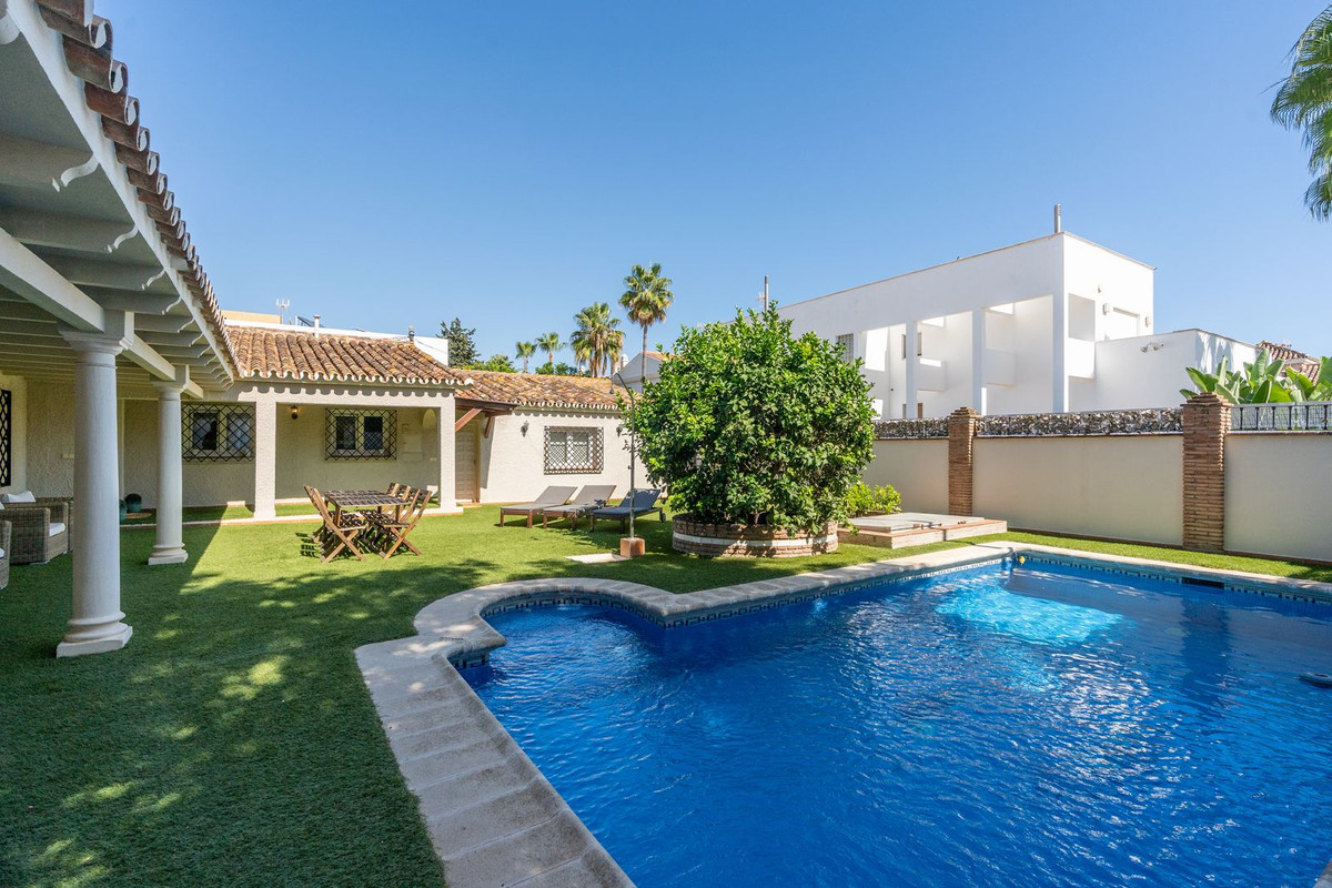 5 Bedroom Villa in San Pedro de Alcántara - Фото 28