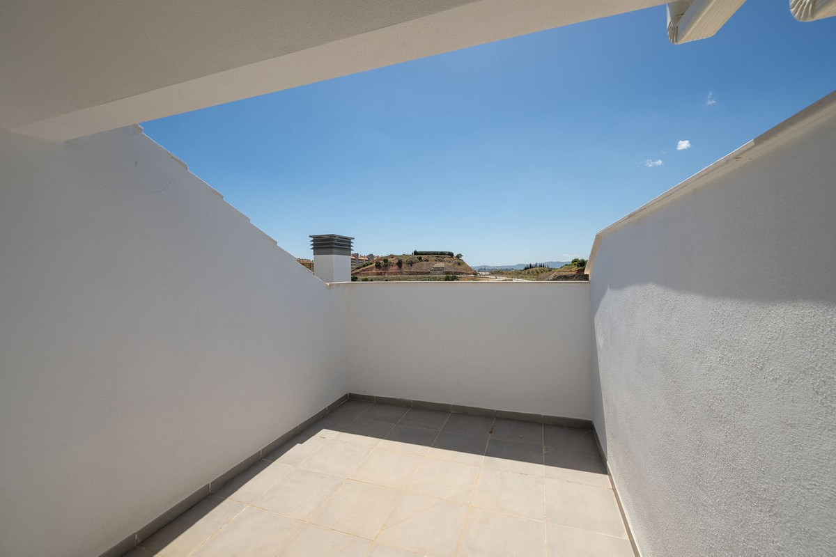 3 Bedroom Penthouse in Fuengirola - Photo 16