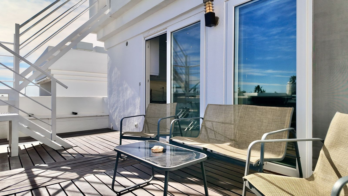2 Bedroom Penthouse in Estepona - Photo 20
