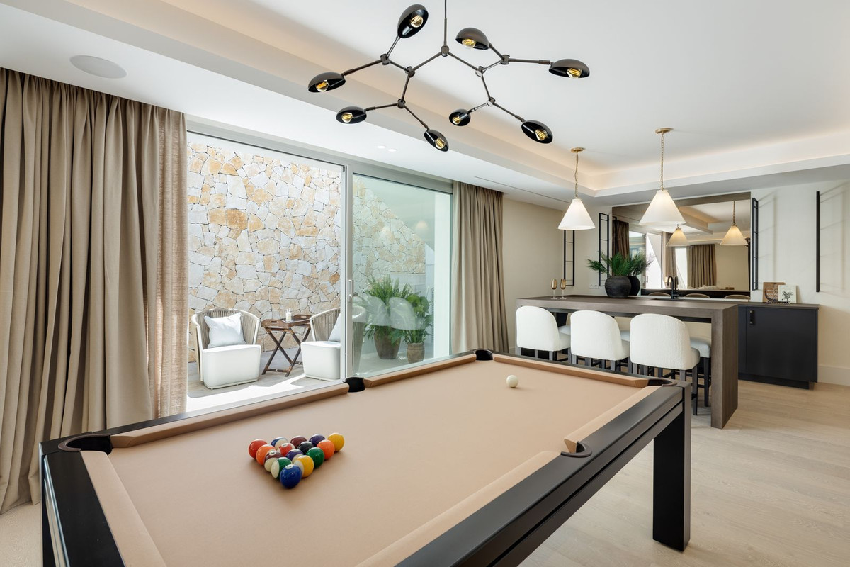 6 Bedroom Villa in Marbella - Photo 19