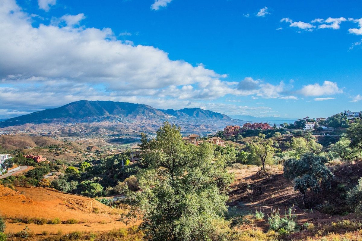 2,266 m² Plot in Marbella - Photo 2