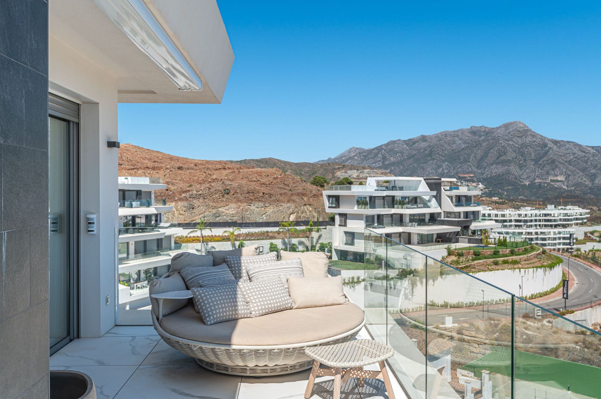 3 Bedroom Apartment in Benahavís - Photo 6