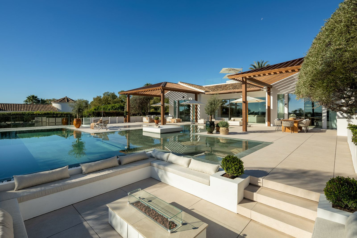 6 Bedroom Villa in Marbella - Photo 7