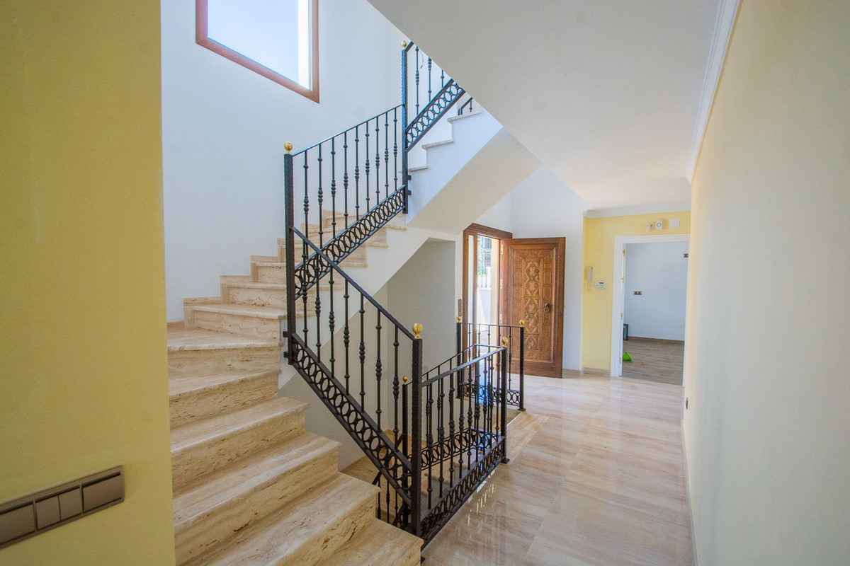 5 Bedroom Villa in Mijas - Photo 13