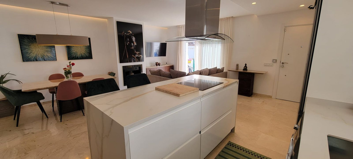 2 Bedroom Apartment in Marbella - Photo 9