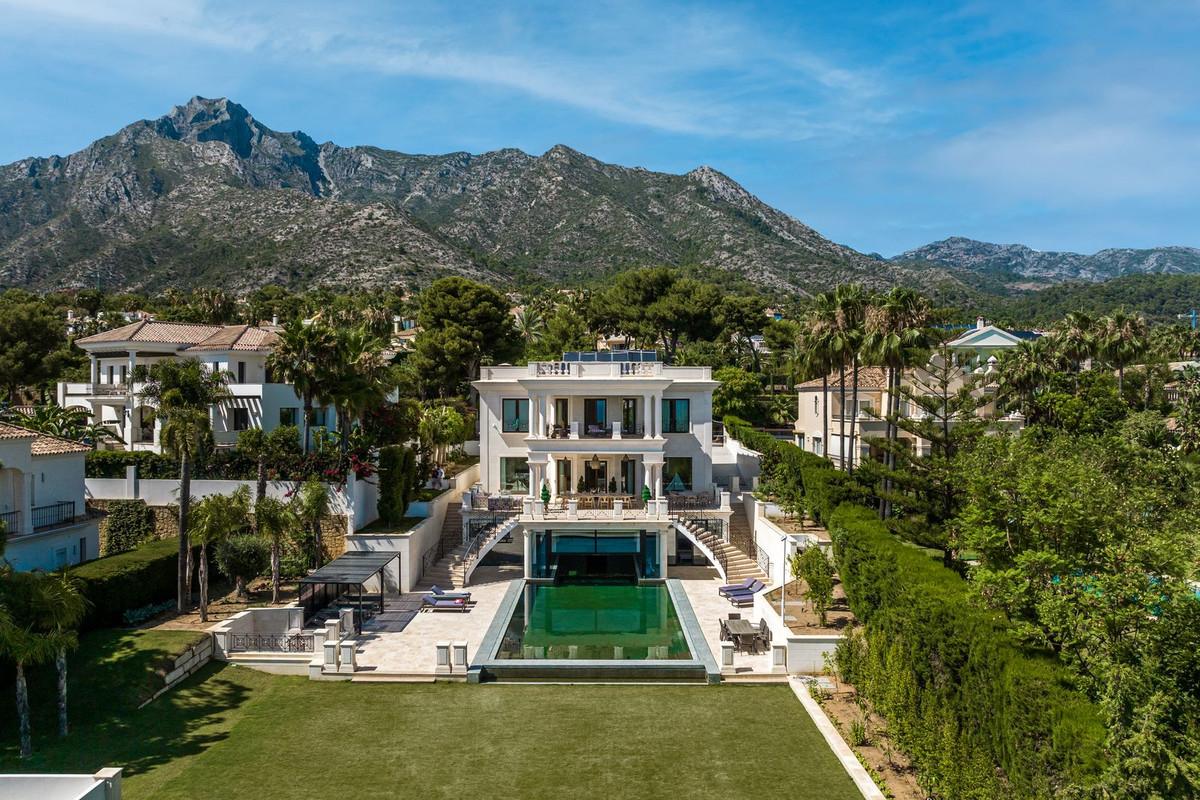 8 Bedroom Villa in Marbella - Foto 2