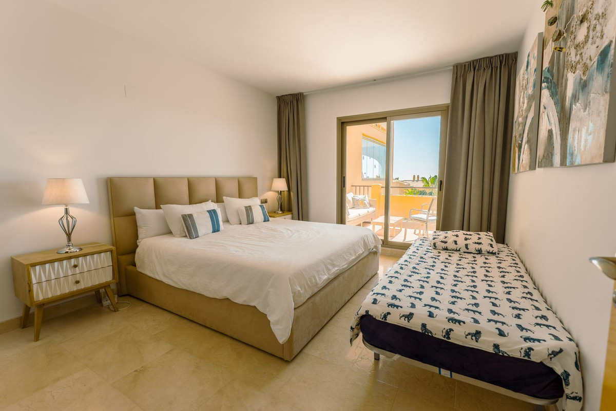 2 Bedroom Apartment in Estepona - Photo 20