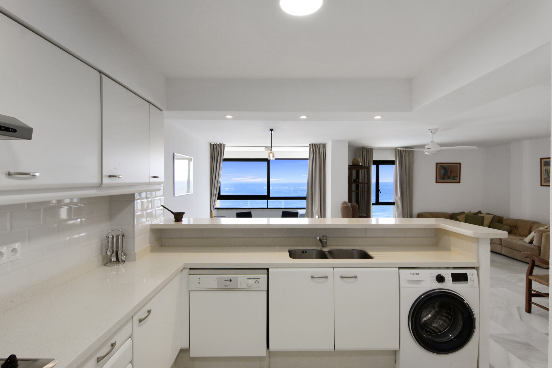 2 Bedroom Apartment in Estepona - Photo 10